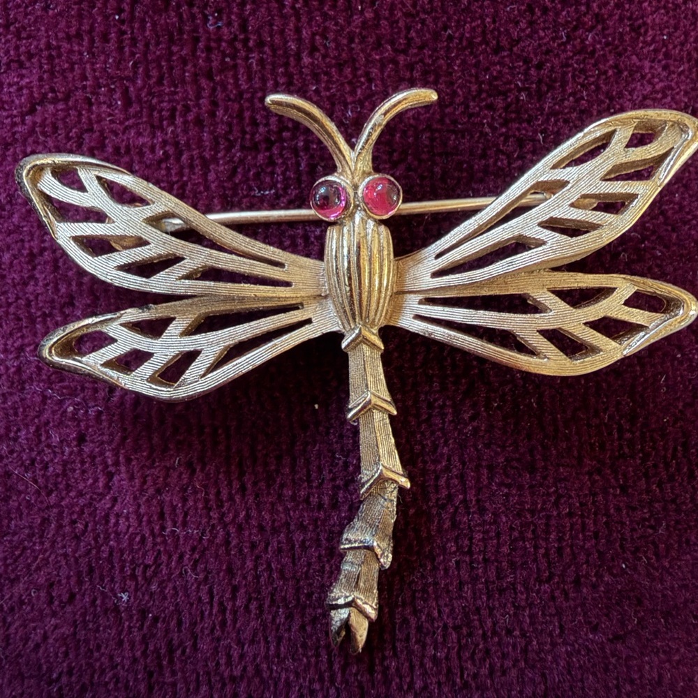 1960s Crown signed Trifari Dragonfly Brooch with Pink Rhinestone eyes - Picture 3 of 4